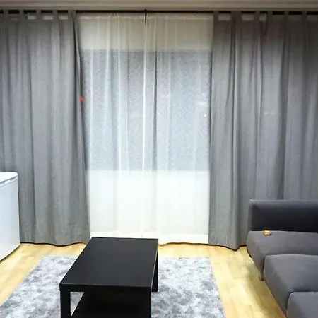 Апартаменты Close To Airport With 2 Bedroom